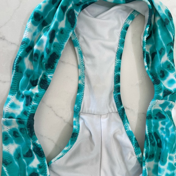 Water Pattern Bikini - Picture 4 of 10